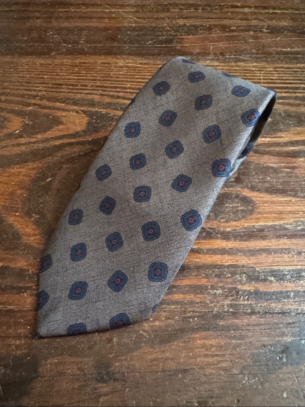 Vintage Oscar de la Renta Gray Tie with Navy and Red Medallions